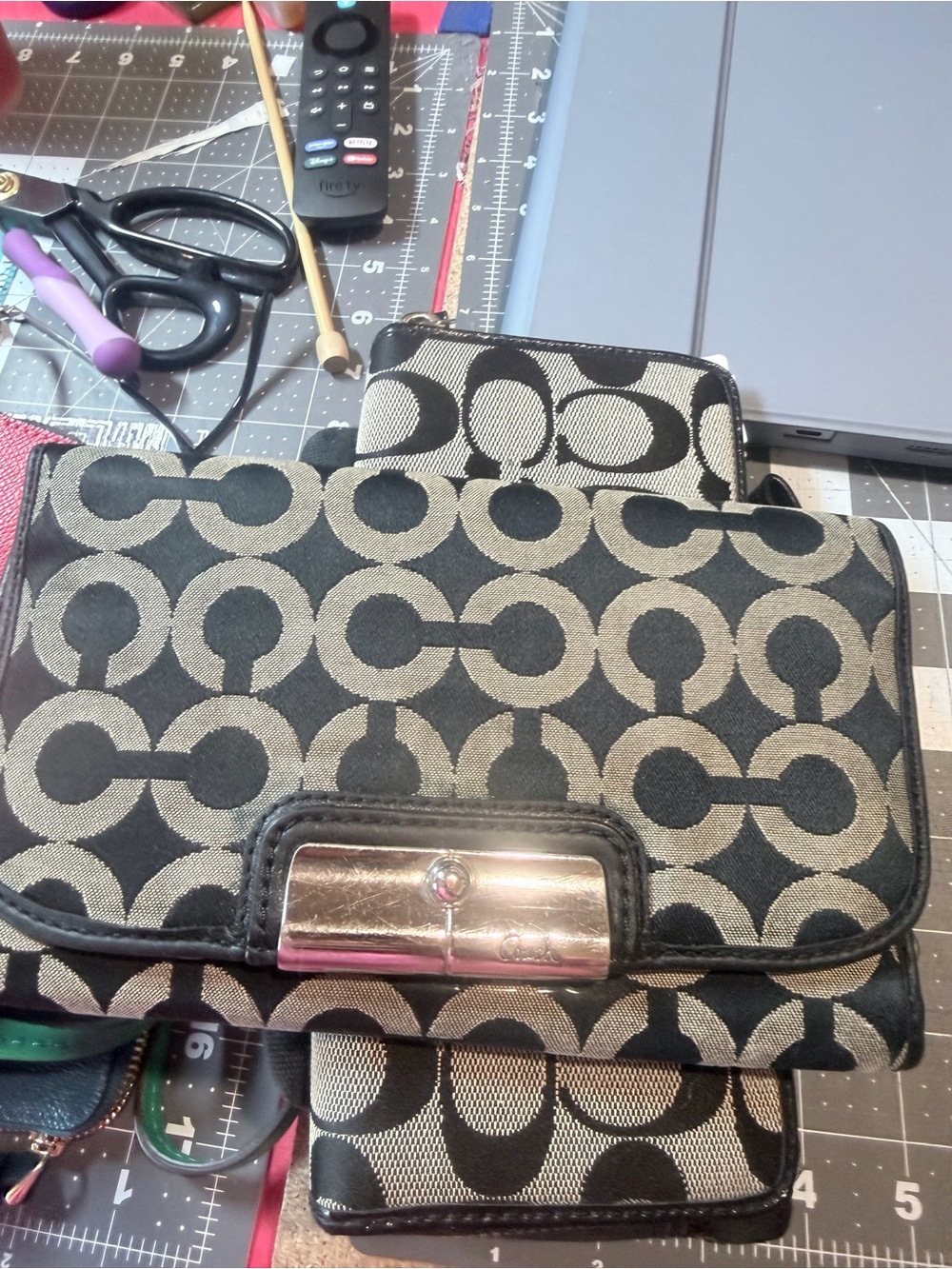 Coach bundle of 8 wallets. Please see pics. 2 are NWT 5 great condition 1 used - Picture 9 of 9